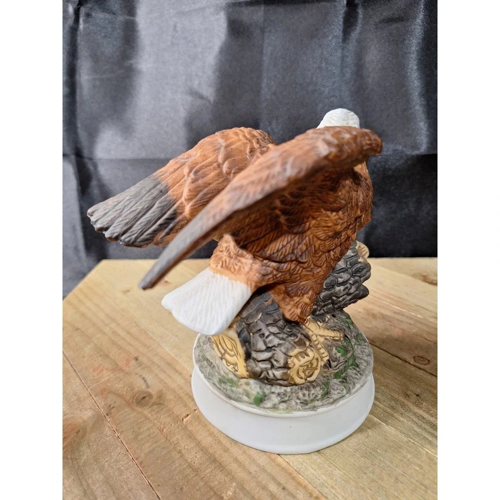 Royal Heritage Americana - Birds in Flight - Bald Eagle Figurine Limited Series